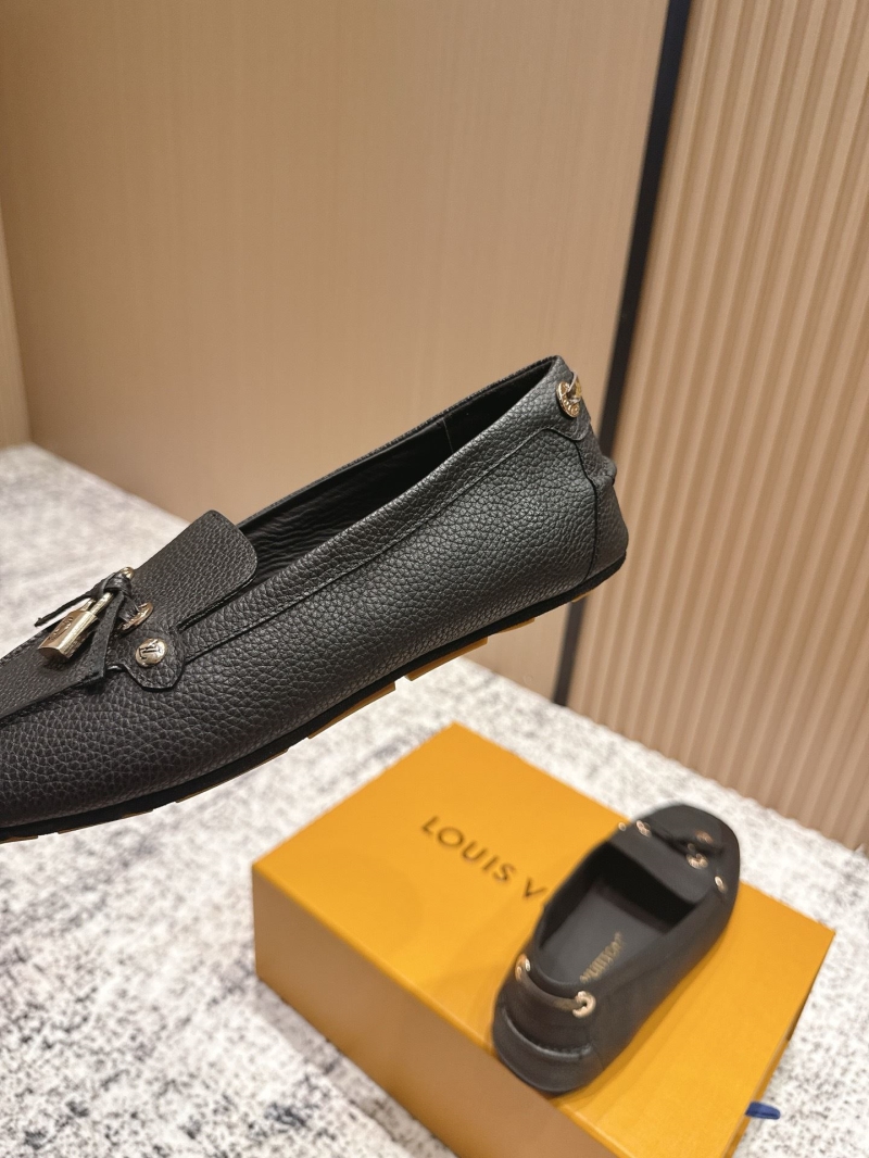 l0vis Vvtt0n loafers